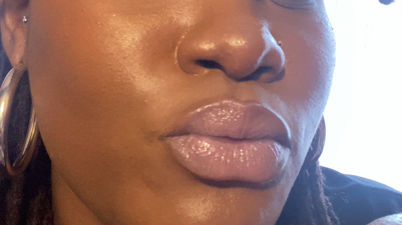 Muse Lip Glaze 8ml Wand Tube.