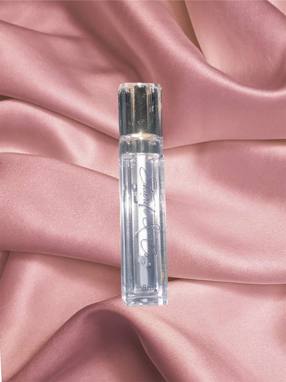 Clarity Lip Glaze 8 ml Wand Tube.